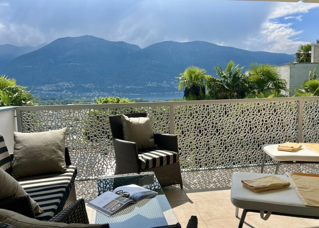 Charmante 3.5 Zimmerwohnung In Sonnenlage Mit Teilseesicht Und Gemeinschaftsinnenpool