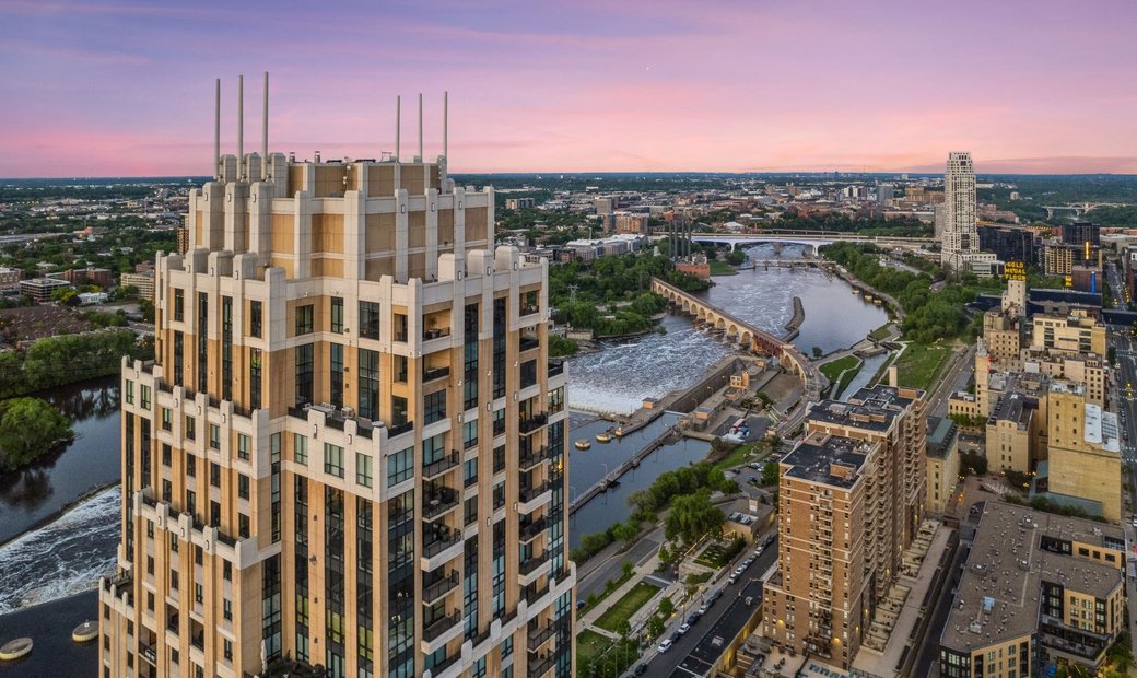 View of Luxurious Penthouse Suite With In Minneapolis, Minnesota, United States ...