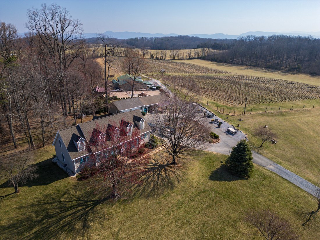 Farm Ranch in Fincastle, Virginia, United States 1 - 15697882