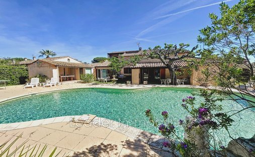Villa in Les Groules-Les Breguieres, Antibes, France 1