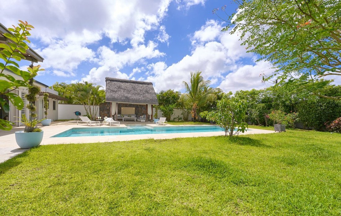 Villa in Grand Baie, Rivière du Rempart District, Mauritius 2 - 15704973