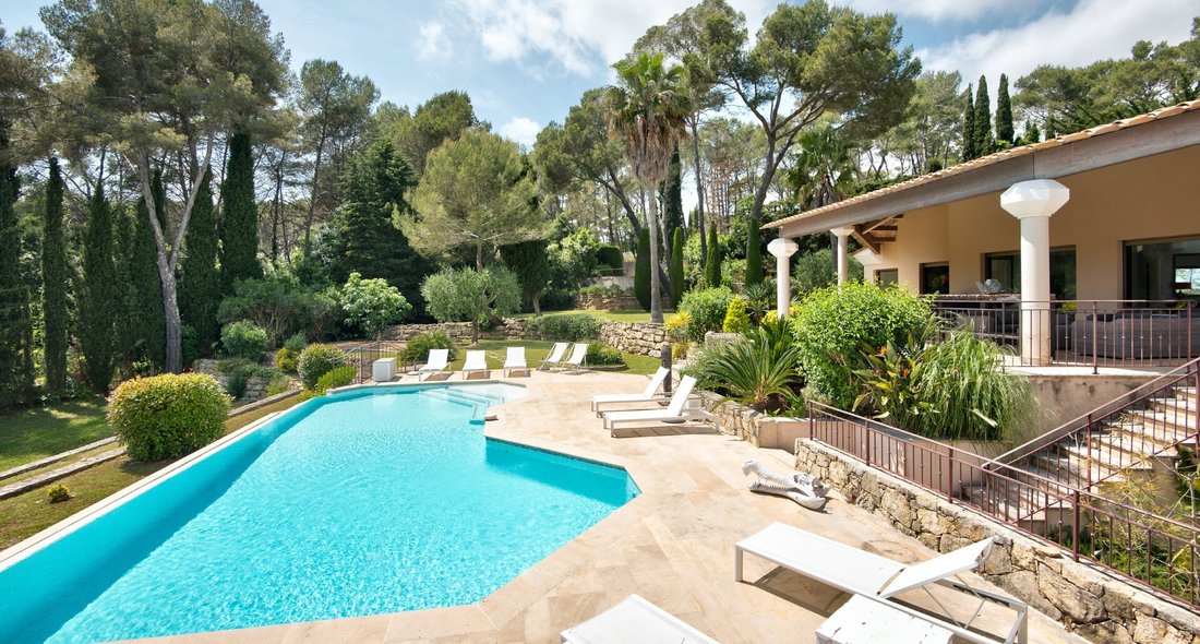 House in Mougins, Provence-Alpes-Côte d'Azur, France 2 - 15698377