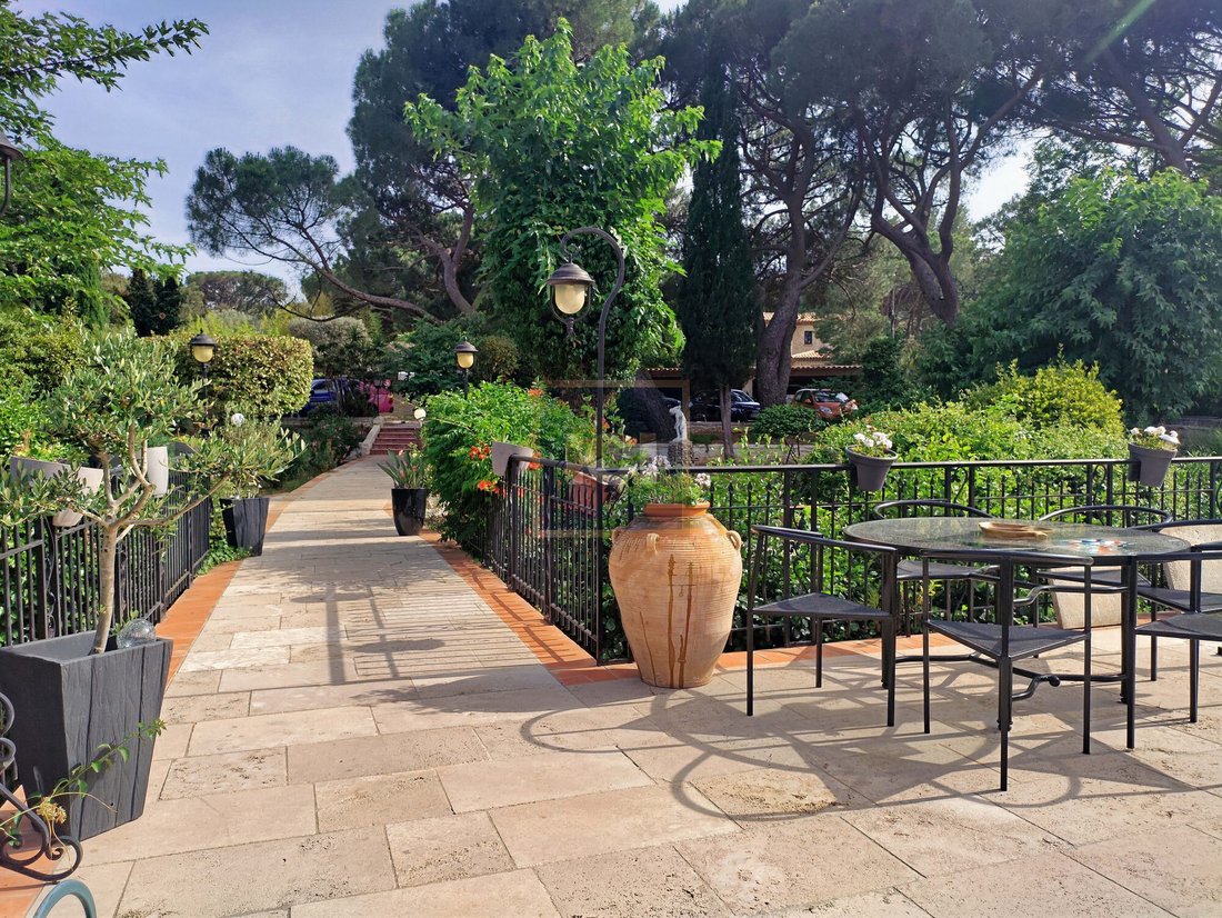 Villa in Le Plan-de-la-Tour, Provence-Alpes-Côte d'Azur, France 2 - 15703704