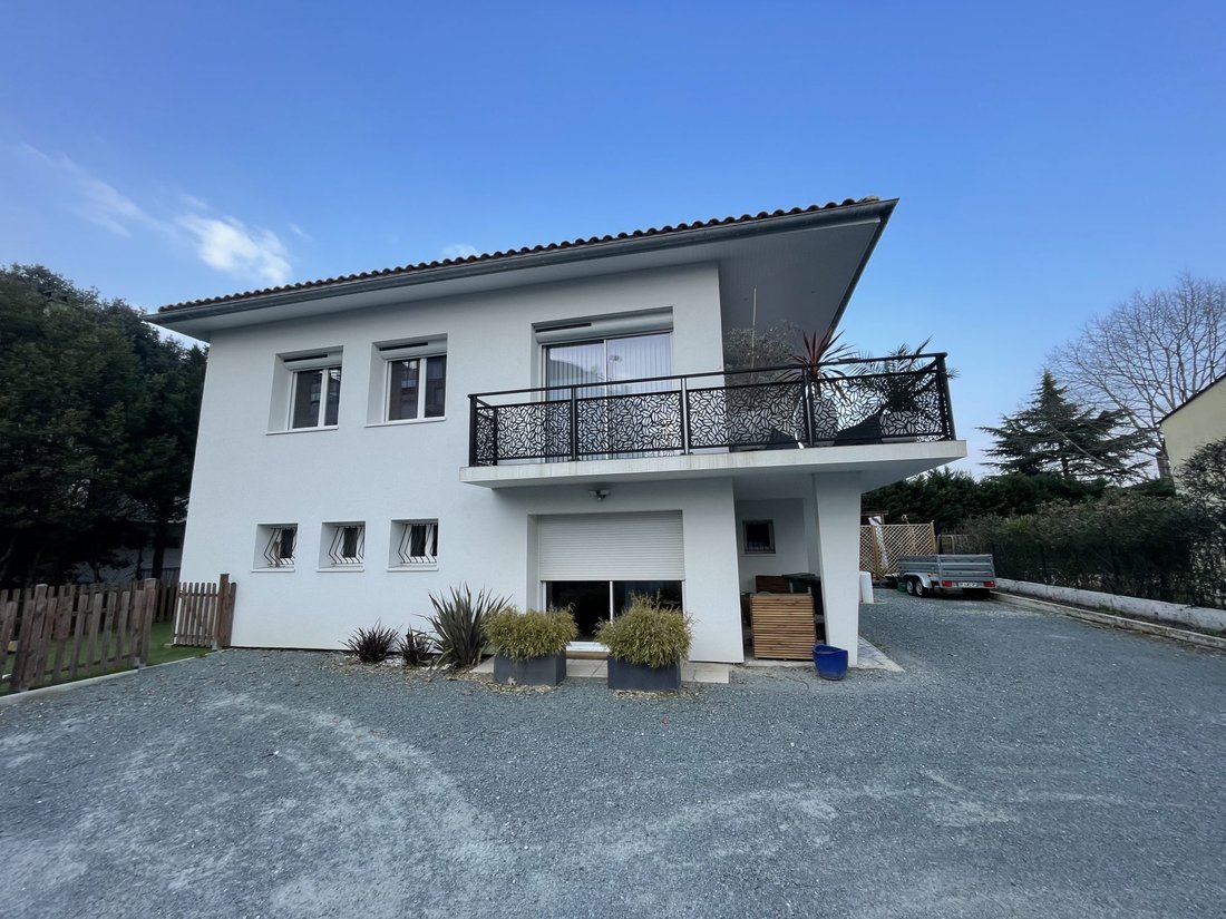 House in Villenave-d'Ornon, Nouvelle-Aquitaine, France 1 - 15705637
