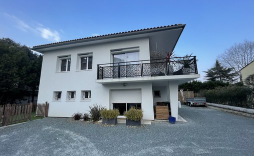 House in Villenave-d'Ornon, Nouvelle-Aquitaine, France 1
