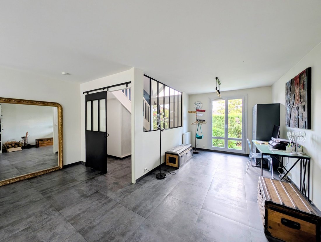 House in Le Mesnil-Saint-Denis, Ile-de-France, France 3 - 15704273