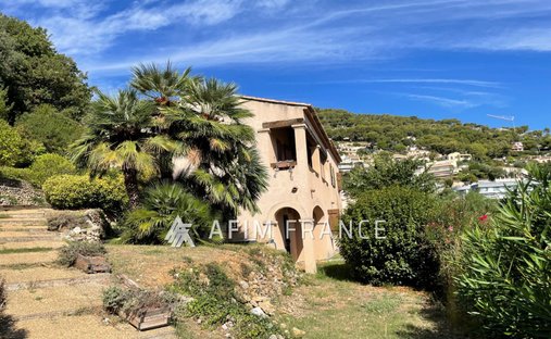 Villa in Village-Cros de Caste-Coupiere-Mont Gros, Roquebrune-Cap-Martin, France 1
