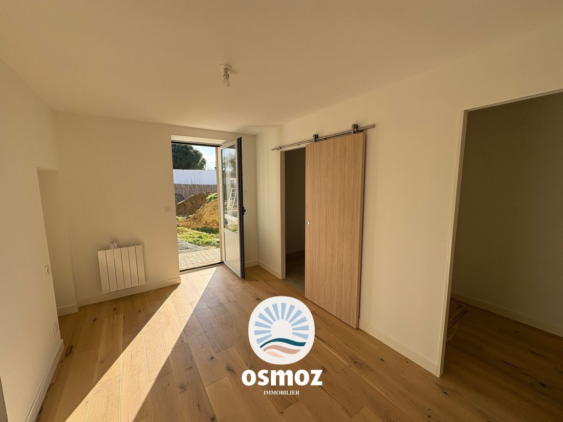 House in Saint-Laurent-de-la-Pree, Nouvelle-Aquitaine, France 4 - 15705551