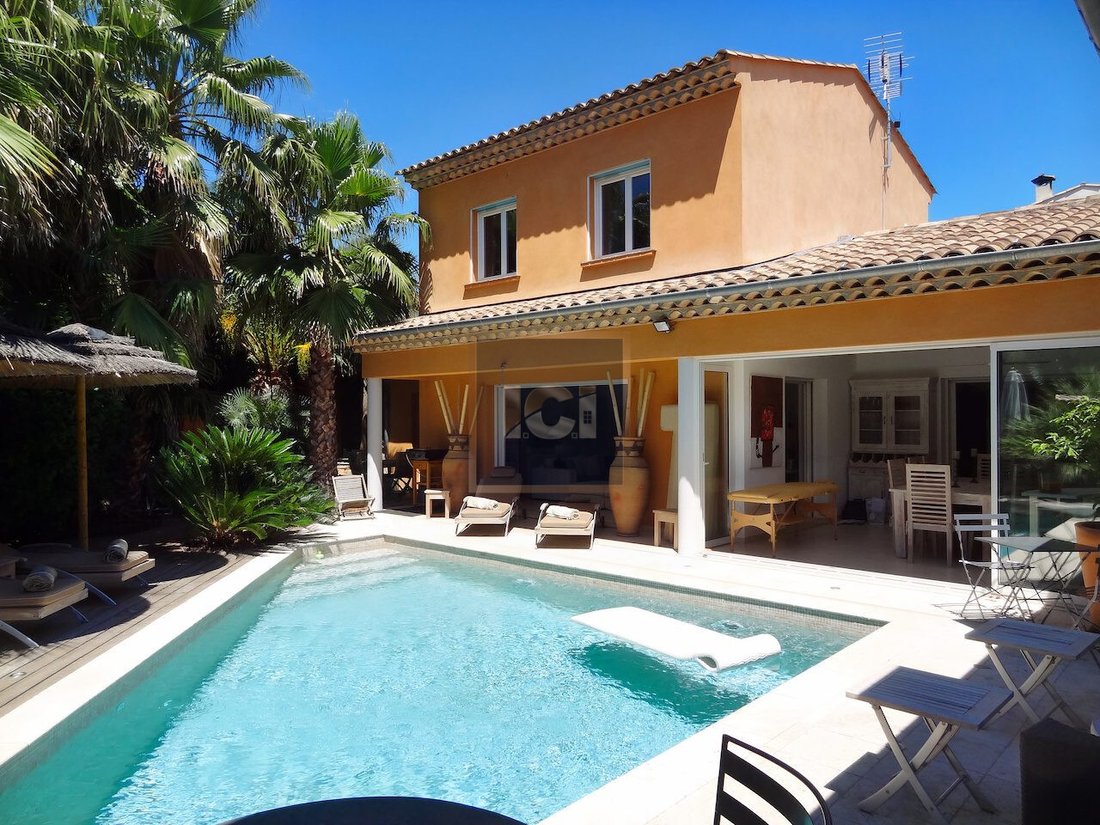 Villa in Ville-Les Saquedes-Le Bouillonnet, Sainte-Maxime, France 1 - 15704304