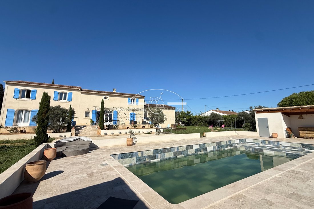 Villa in Arles, Provence-Alpes-Côte d'Azur, France 1 - 15659230