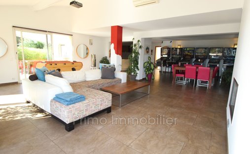 Villa in Port Grimaud, Grimaud, Provence-Alpes-Côte d'Azur 1