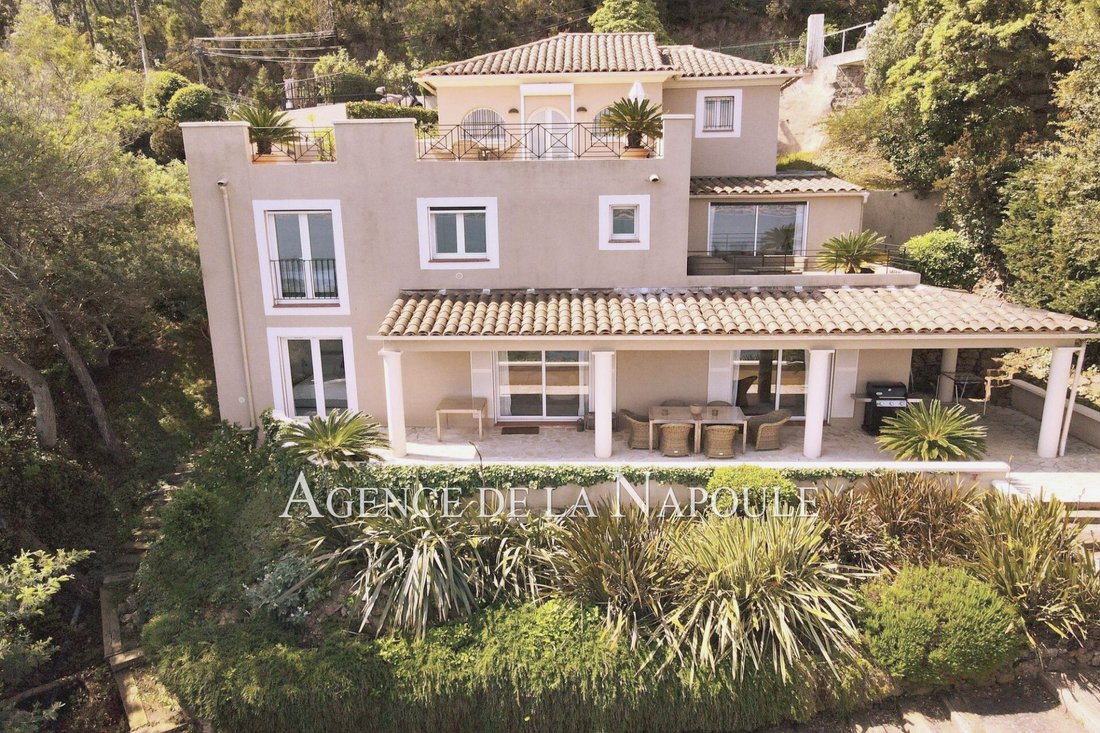 Villa in Théoule-sur-Mer, Provence-Alpes-Côte d'Azur, France 2 - 15608293