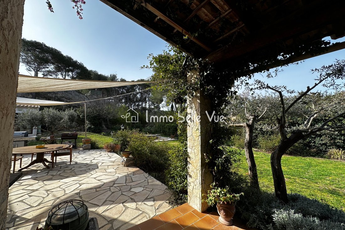 Villa in Ensuès-la-Redonne, Provence-Alpes-Côte d'Azur, France 1 - 13899178