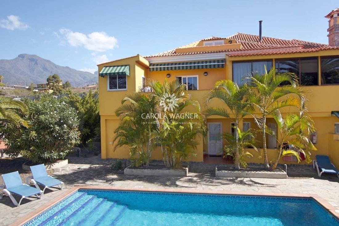 Villa in Los Llanos de Aridane, Canary Islands, Spain 1 - 12627435