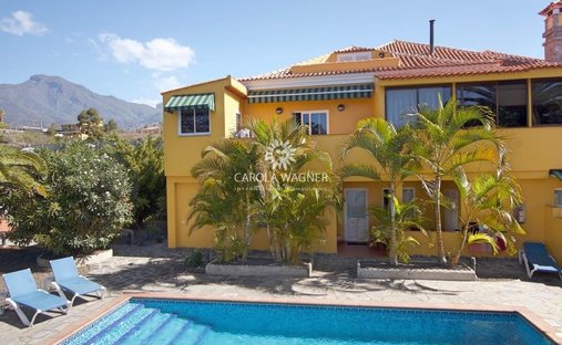 Villa in Los Llanos de Aridane, Canary Islands, Spain 1