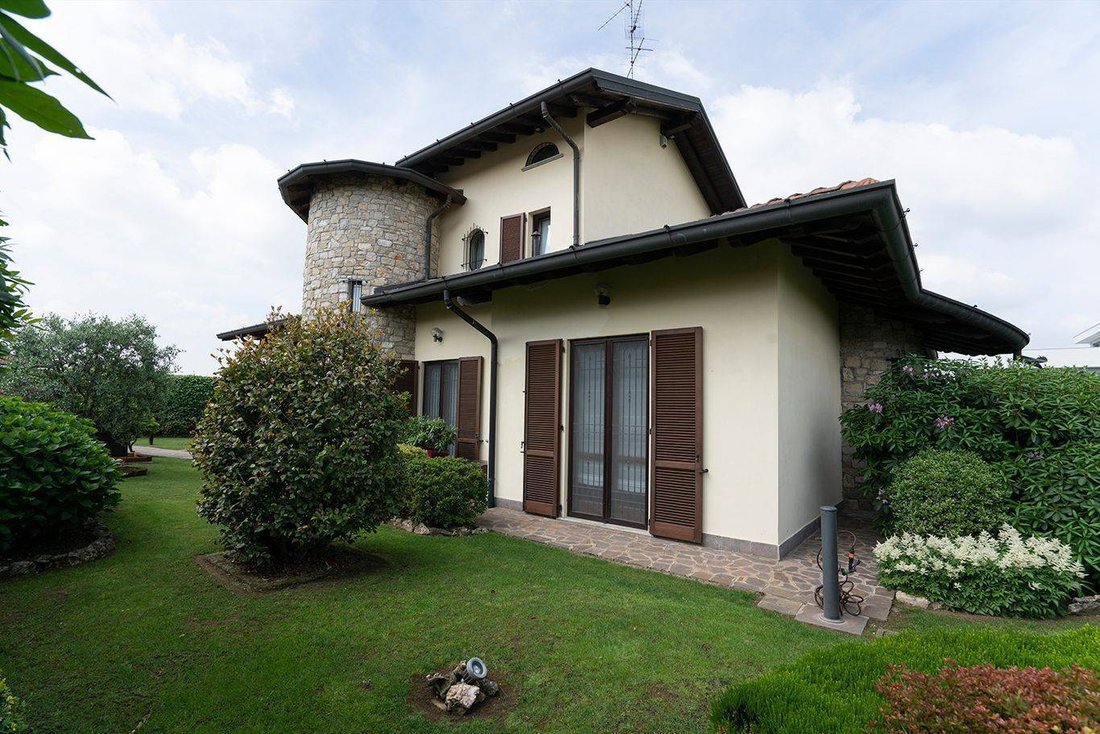 Villa in Usmate Velate, Lombardy, Italy 3 - 15699732