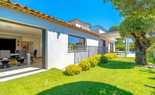 Villa in Ville-Les Saquedes-Le Bouillonnet, Sainte-Maxime, France 1