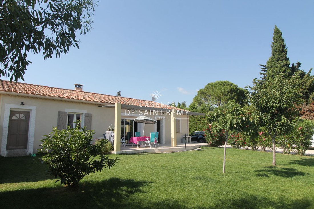 Villa in Saint-Rémy-de-Provence, Provence-Alpes-Côte d'Azur, France 1 - 15513934