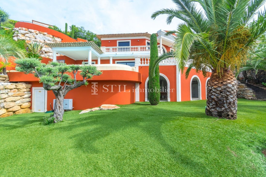Villa in Ville-Les Saquedes-Le Bouillonnet, Sainte-Maxime, France 1 - 12626805