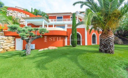 Villa in Ville-Les Saquedes-Le Bouillonnet, Sainte-Maxime, France 1