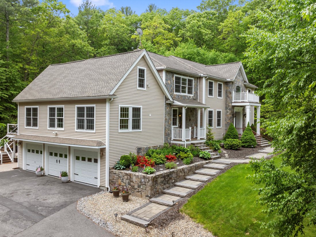 House in Upton, Massachusetts, United States 2 - 15698159