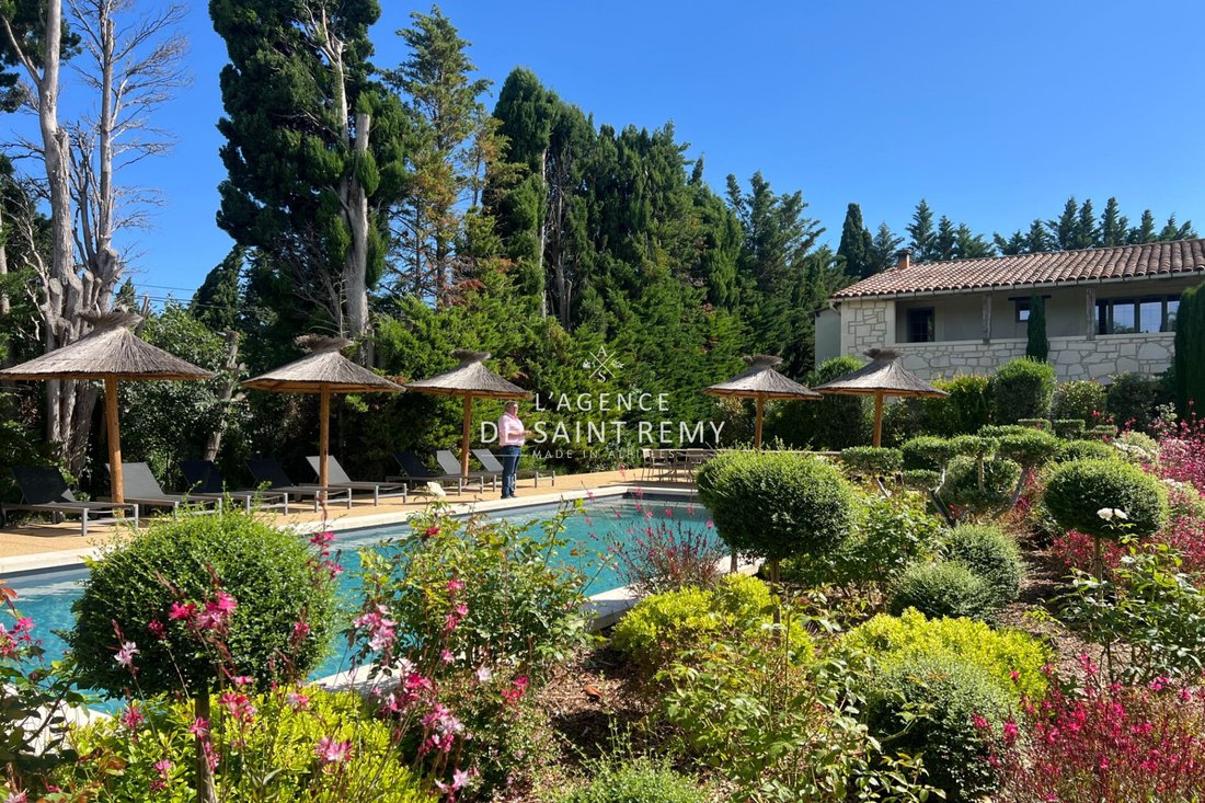 Villa in Saint-Rémy-de-Provence, Provence-Alpes-Côte d'Azur, France 1 - 14960719