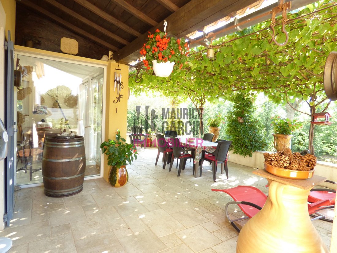 Villa in Zone Rurale Sud, Carpentras, France 1 - 15708144