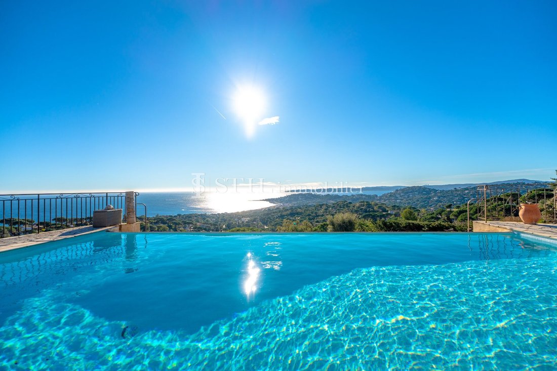 Villa in Ville-Les Saquedes-Le Bouillonnet, Sainte-Maxime, France 1 - 13702998