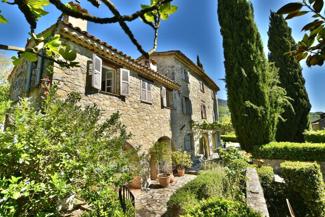 Villa in Le Bar-sur-Loup, Provence-Alpes-Côte d'Azur, France 1 - 15524482
