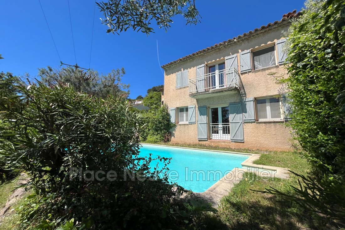 Villa in La Garde-Freinet, Provence-Alpes-Côte d'Azur, France 1 - 14489696