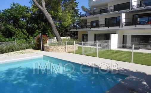 Apartment in Jardins de la Fontaine, Nimes, France 1