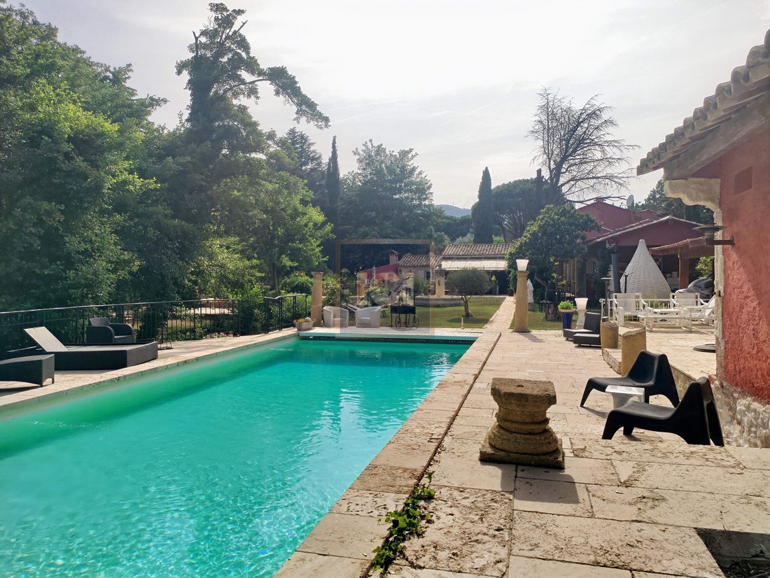 Villa in Le Plan-de-la-Tour, Provence-Alpes-Côte d'Azur, France 1 - 15703704