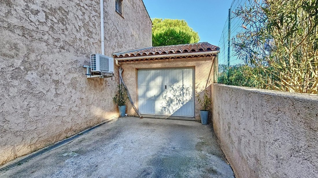 Villa in Coste Chaude-Mauveou, La Seyne-sur-Mer, France 2 - 15707350