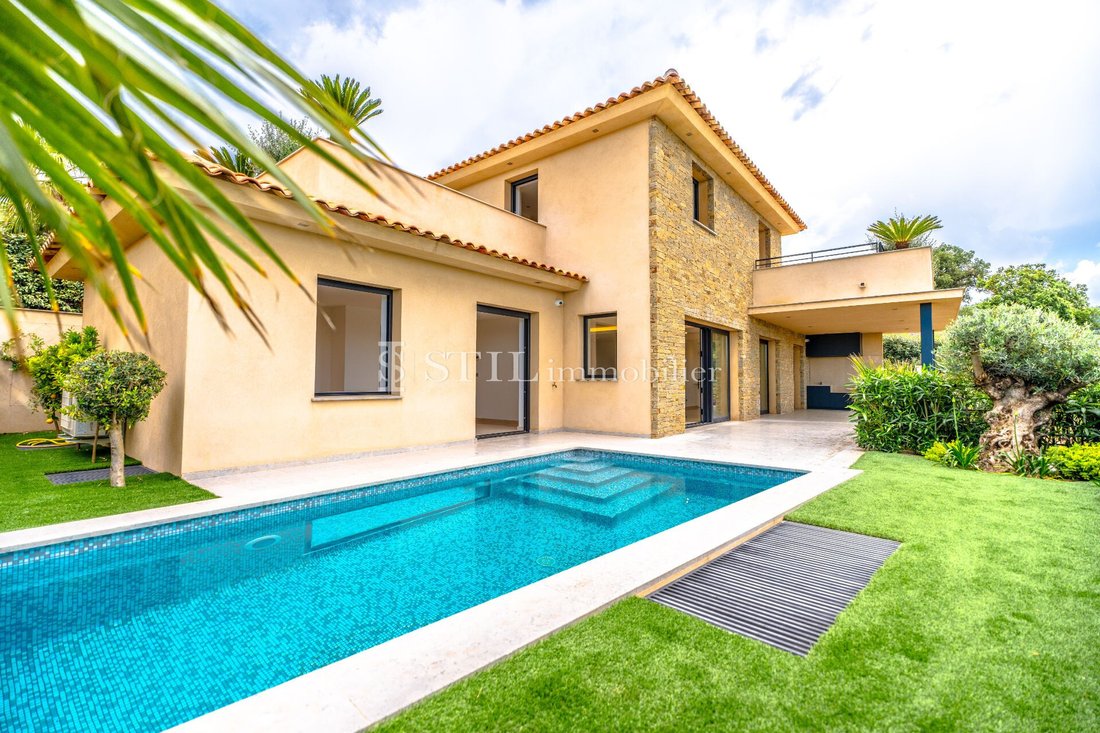 Villa in Ville-Les Saquedes-Le Bouillonnet, Sainte-Maxime, France 1 - 14265326