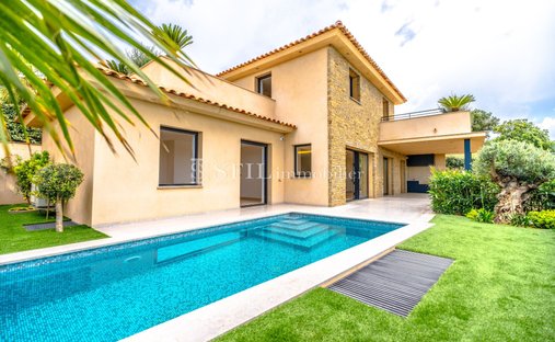 Villa in Ville-Les Saquedes-Le Bouillonnet, Sainte-Maxime, France 1