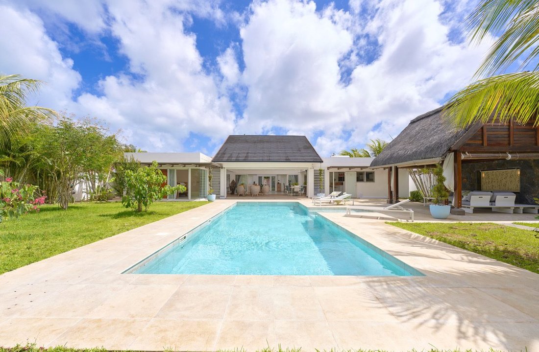 Villa in Grand Baie, Rivière du Rempart District, Mauritius 1 - 15704973