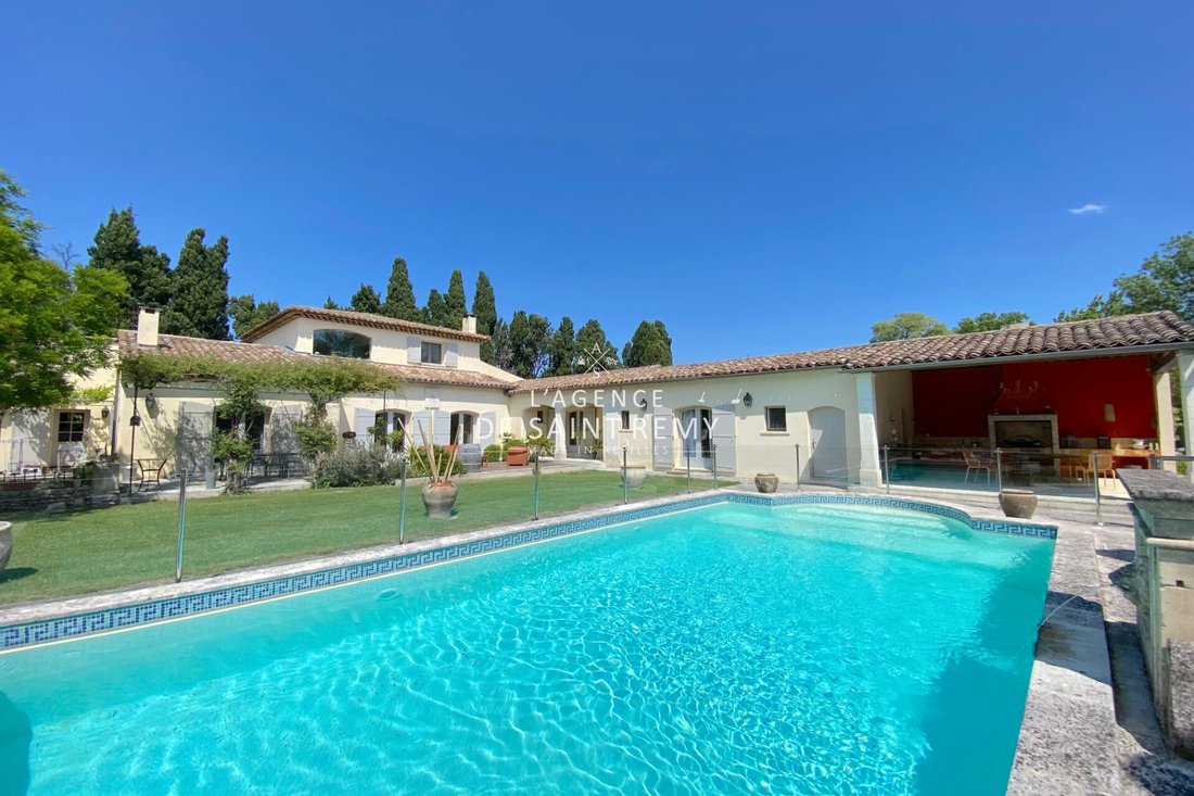 Villa in Saint-Rémy-de-Provence, Provence-Alpes-Côte d'Azur, France 1 - 14569517