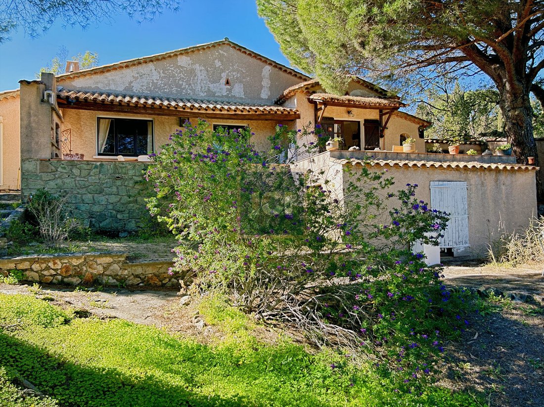 Villa in Grimaud, Provence-Alpes-Côte d'Azur, France 2 - 15703830