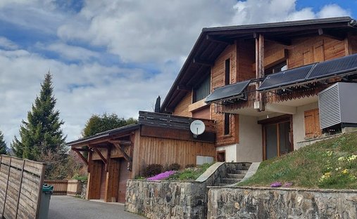 Chalet in Notre-Dame-de-Bellecombe, Auvergne-Rhône-Alpes, France 1