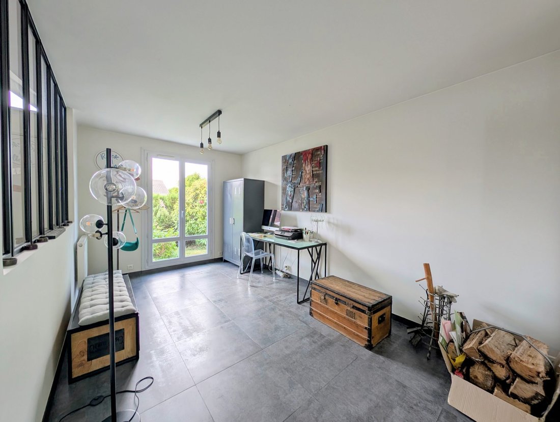 House in Le Mesnil-Saint-Denis, Ile-de-France, France 4 - 15704273