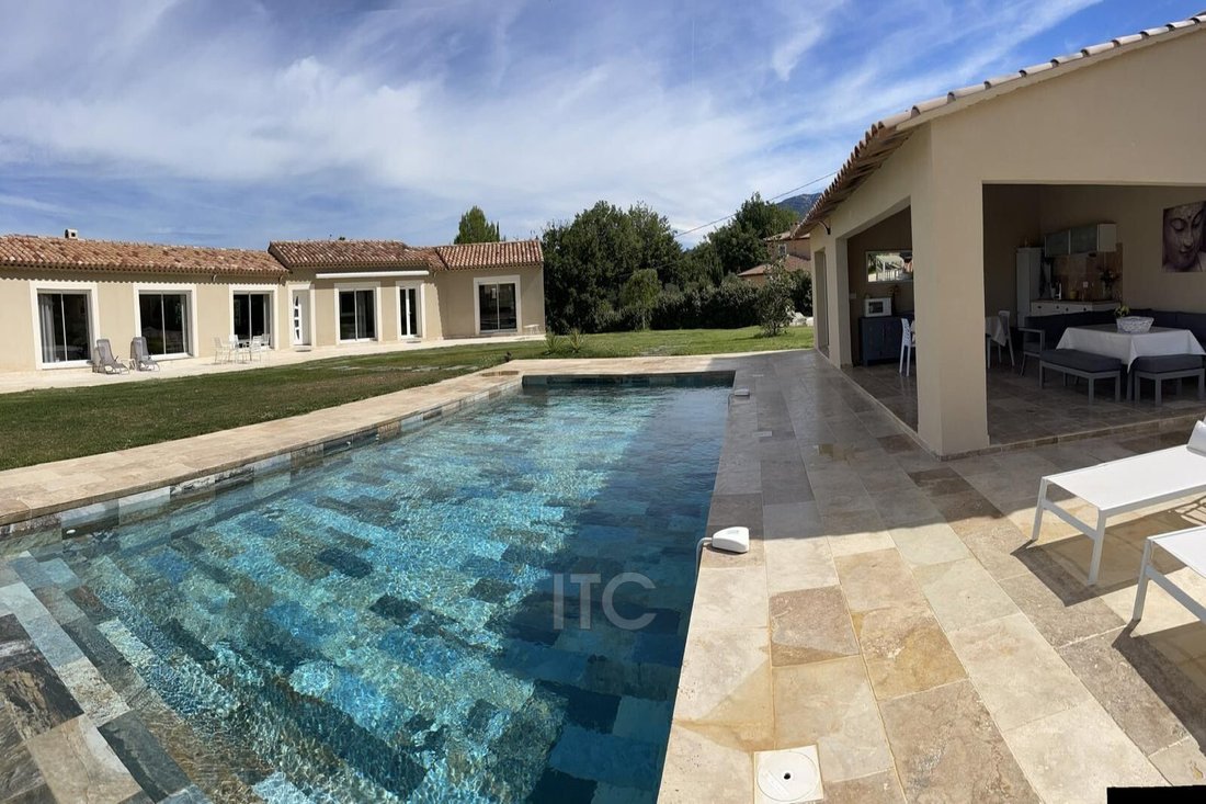 Villa in Trets, Provence-Alpes-Côte d'Azur, France 1 - 14161021