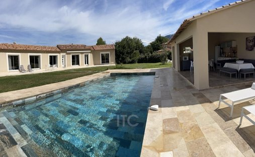 Villa in Trets, Provence-Alpes-Côte d'Azur, France 1