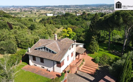 Villa in Montecalvoli, Tuscany, Italy 1
