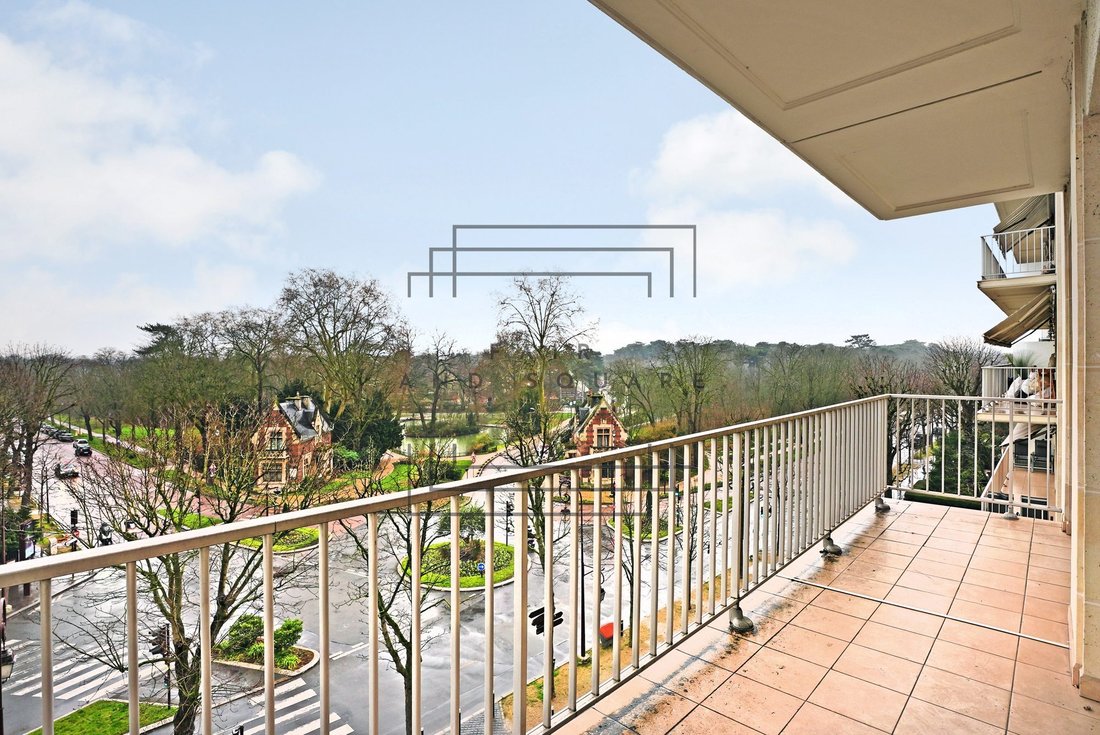 Apartment in La Plaine des Sablons, Neuilly-sur-Seine, France 1 - 15704328
