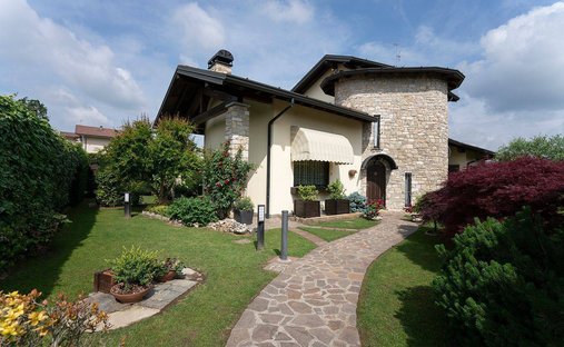 Villa à Usmate Velate, Lombardie, Italie 1