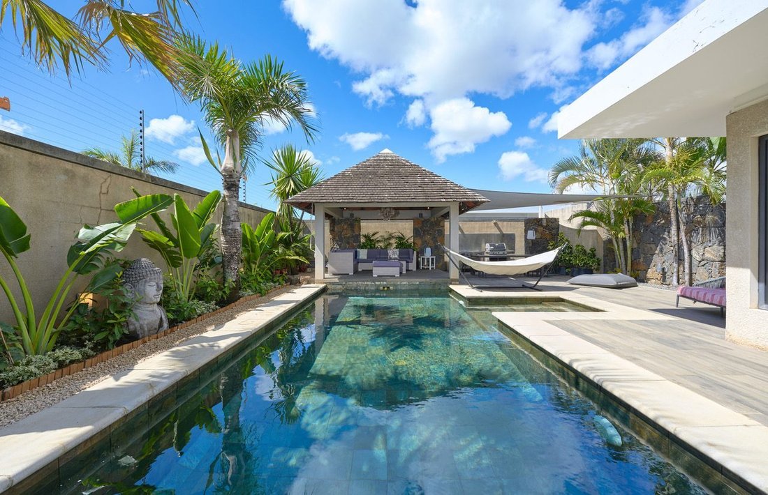 Villa in Grand Baie, Rivière du Rempart District, Mauritius 1 - 15704874
