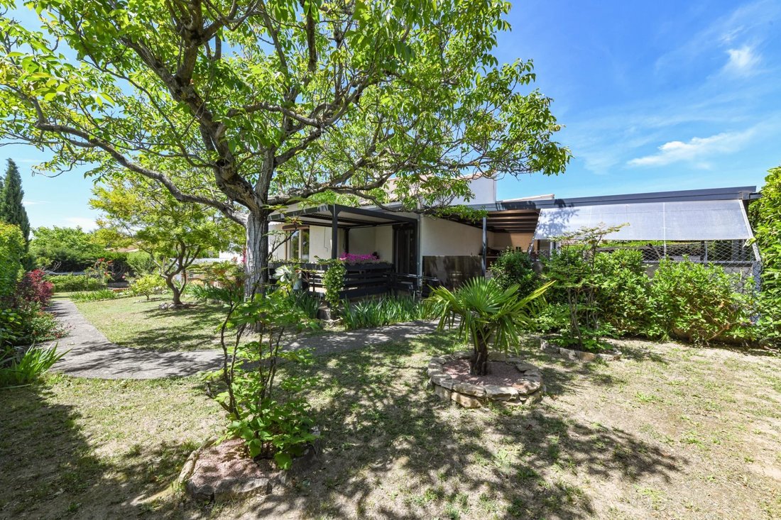 Villa in Uzès, Occitania, France 1 - 15698087