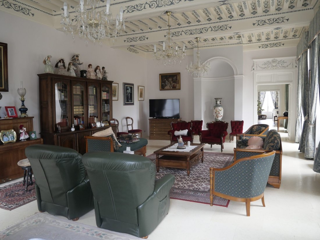 Gemeaux Château In Gemeaux, Bourgogne Franche Comté, France For Sale