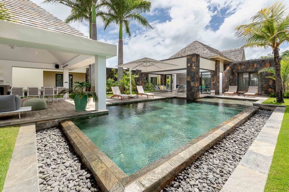 Villa in Grand Baie, Rivière du Rempart District, Mauritius 1 - 15704397