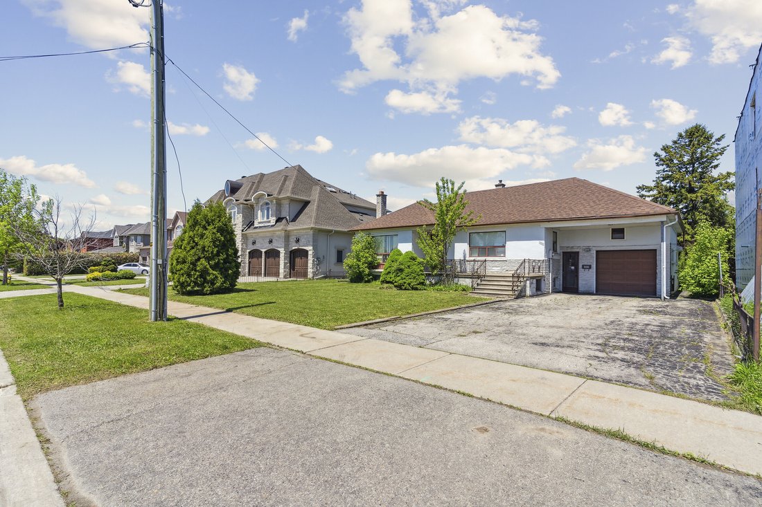 House in Vaughan, Ontario, Canada 2 - 15699521